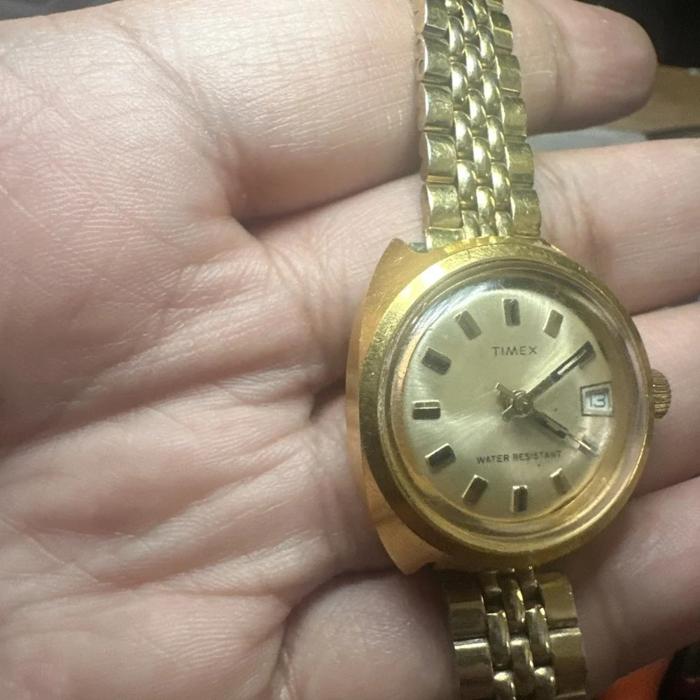 Working 1977 VTG Timex Ladies Watch Women Gold Tone Manual Wind 27mm Fit 6.5 Run